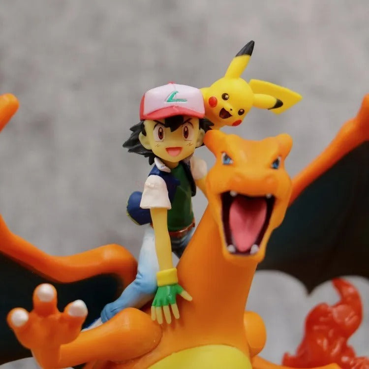 Figurine Sacha, Dracaufeu et Pikachu - Pokémon™